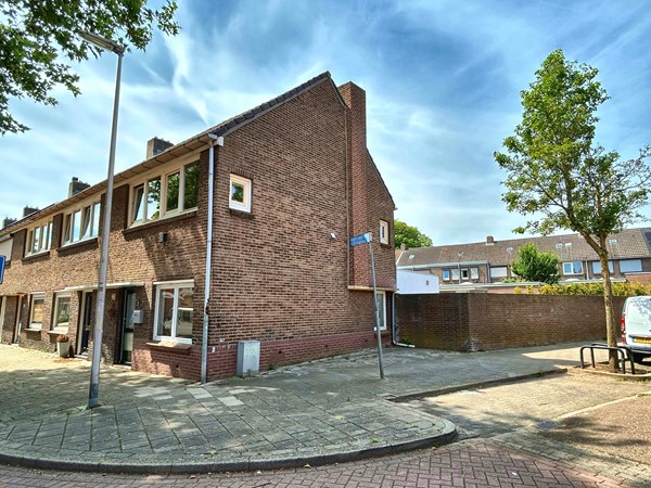 Karel van den Oeverstraat 2002.JPG